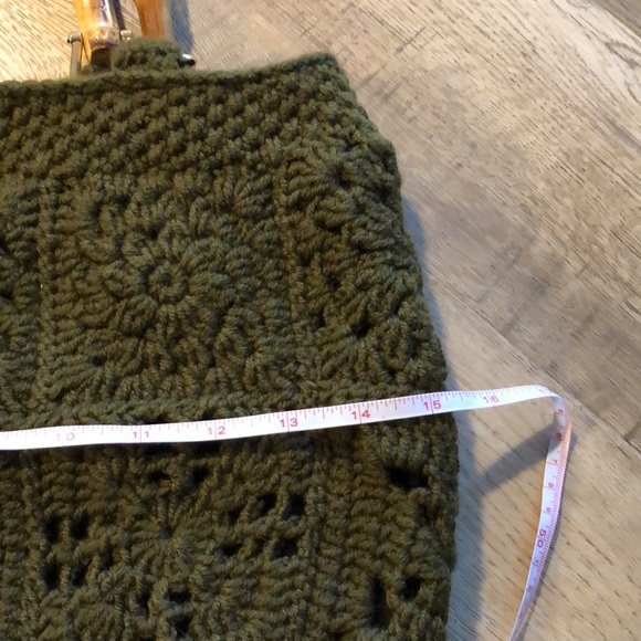 Handmade crochet bamboo handle bag - Picture 7 of 8